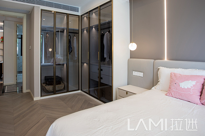 公主房衣柜設(shè)計效果圖